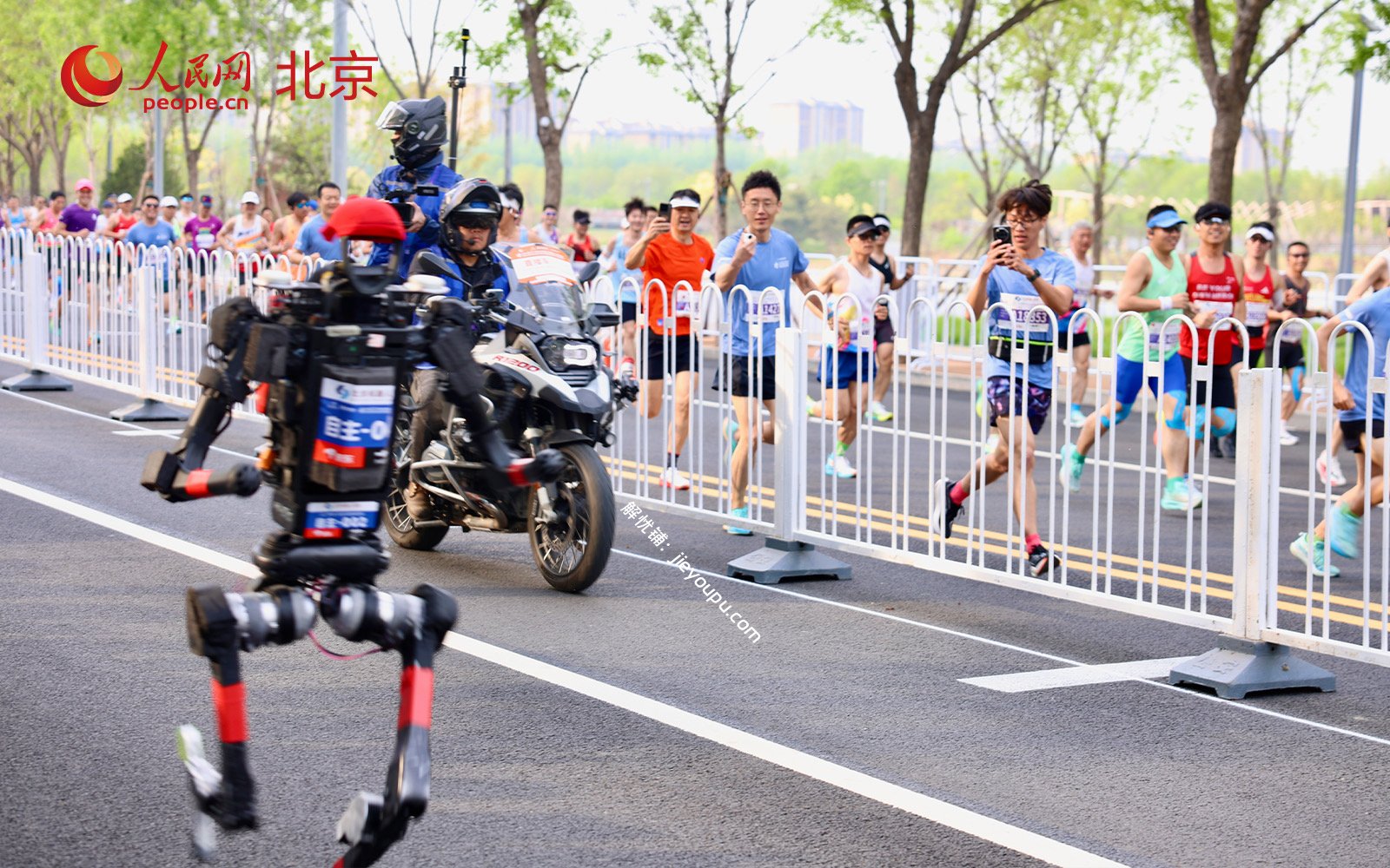 2026年4月24日AI热点：谷歌TPU 8t/8i首发、腾讯混元Hy3、中泰跨国机器人手术